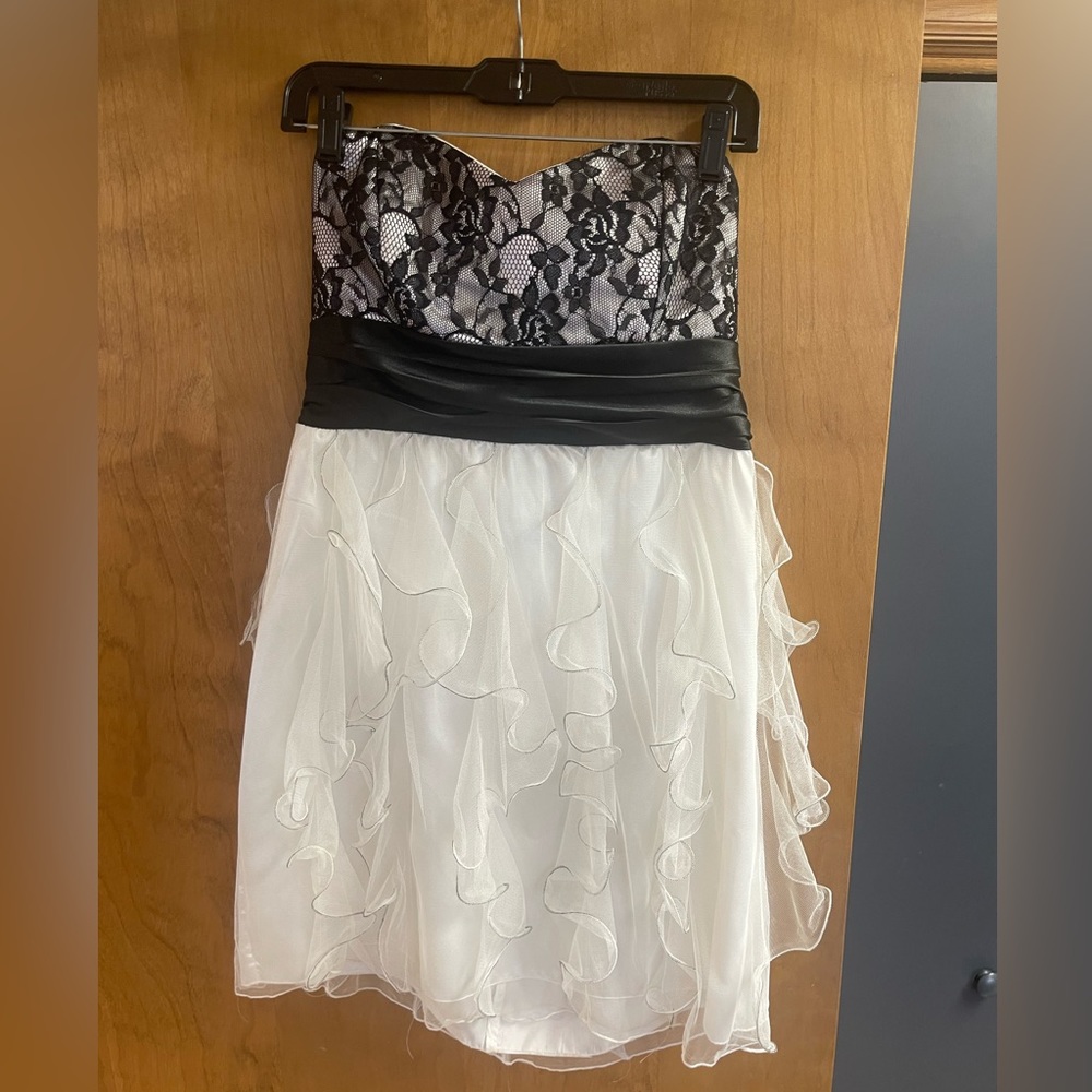 Roberta Black/Cream Juniors Ruffled Party Cocktail Dress
